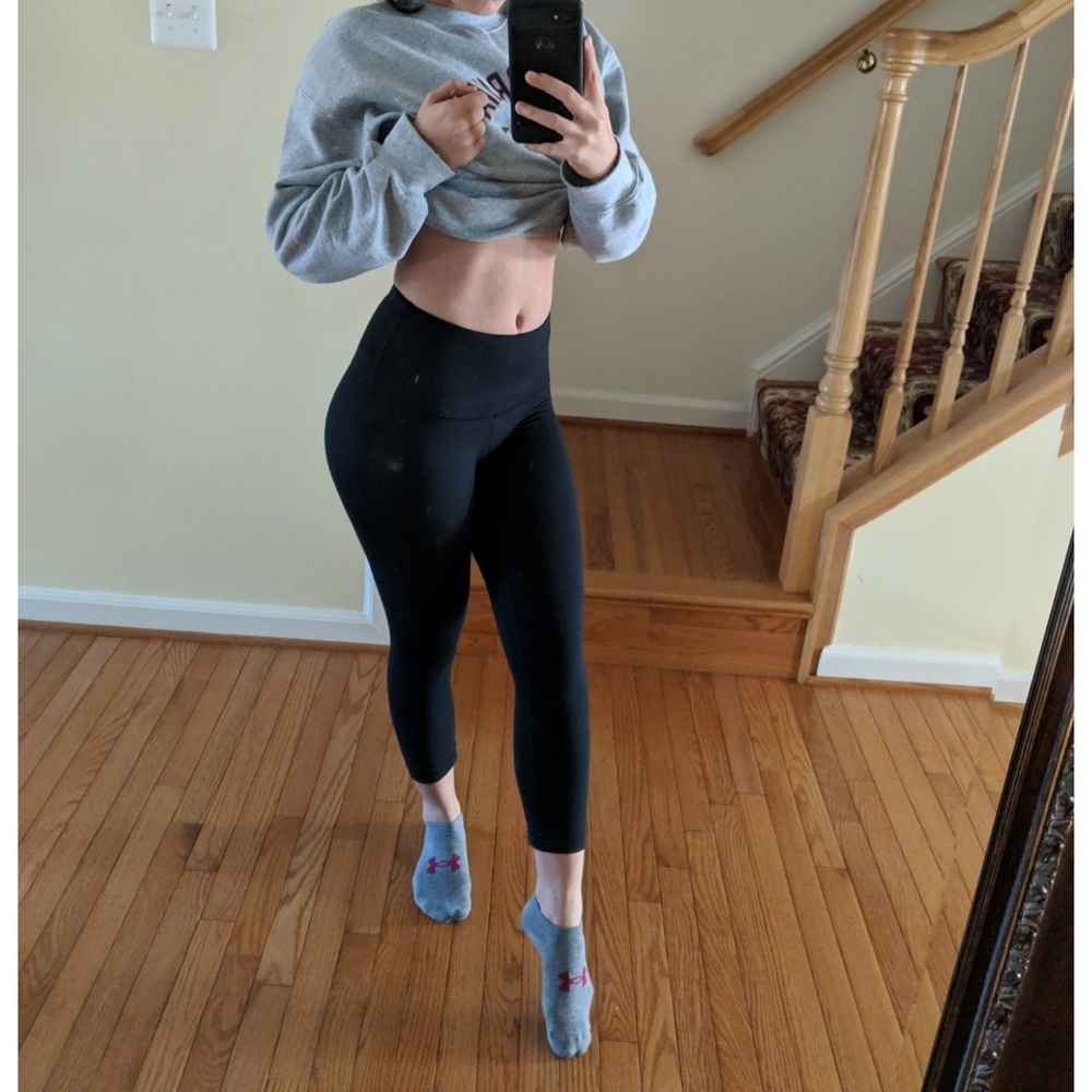 High waisted black capri leggings